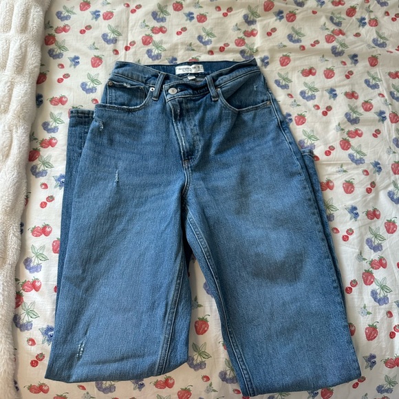 Abercrombie Curve Love Jeans - Picture 7 of 9